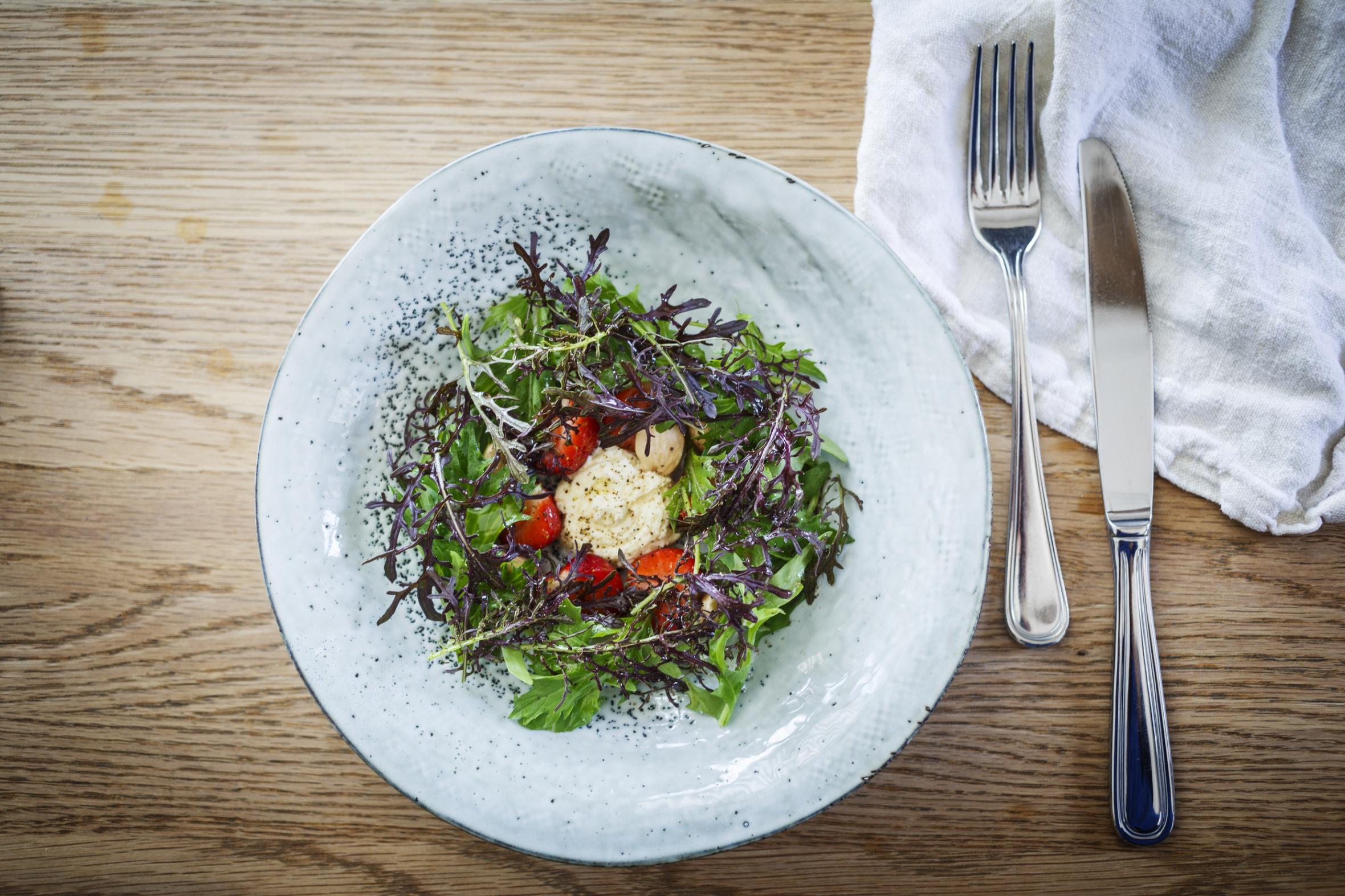 Food dish in ceramic plate on wood table