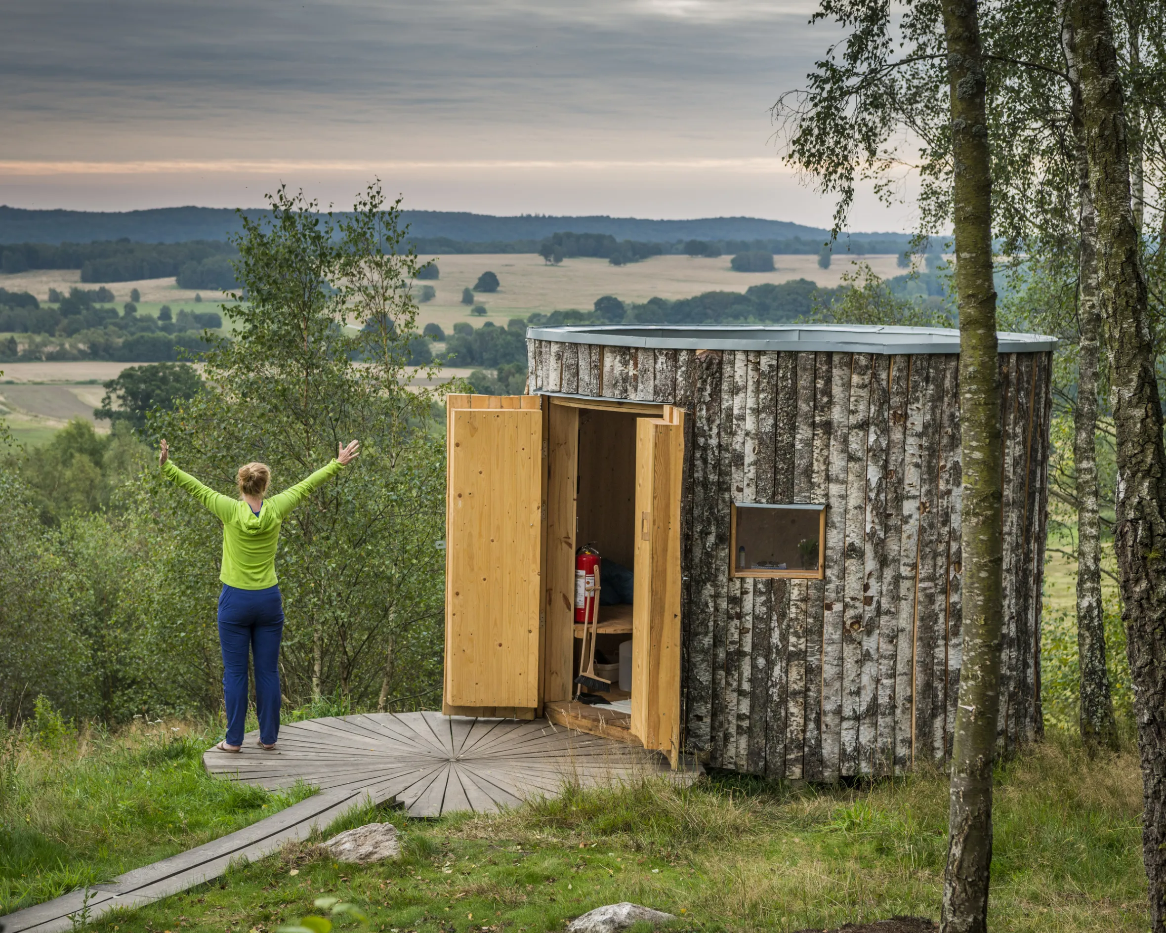 Die moderne Schutzhütte Birk in Hovdala
