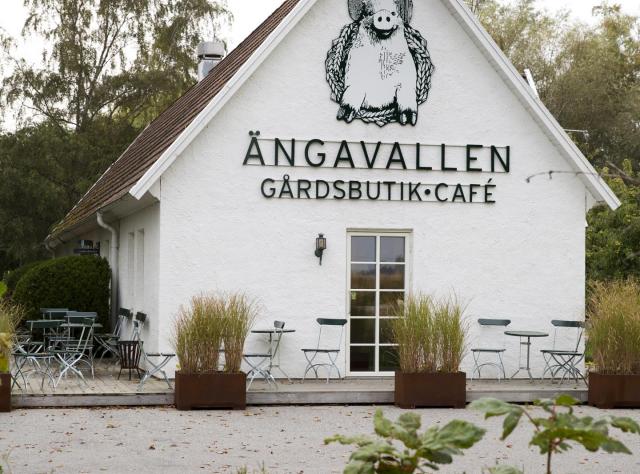 Ängavallen farm shop and café and the outdoor seating area