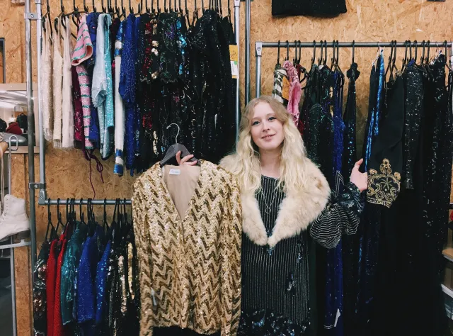 Blonde girl shopping © Olle Enqvist