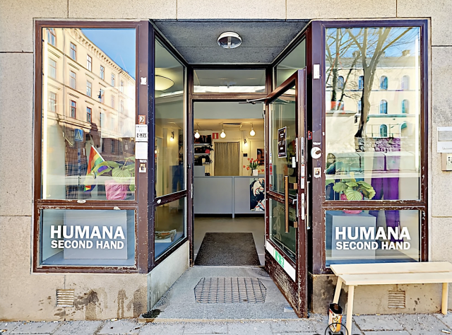 Second-hand storefront with large windows