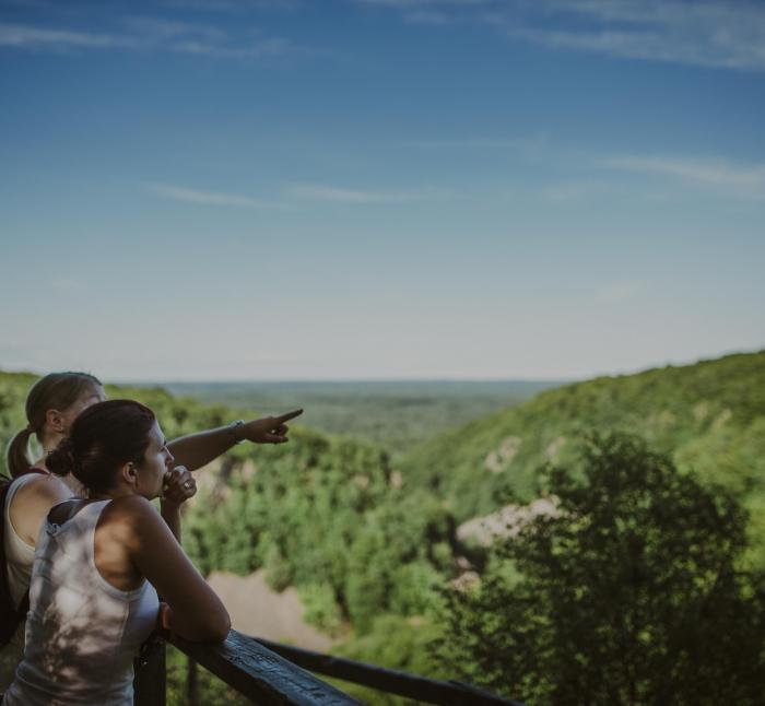 Women pointing the horizon in Söderåsen Thumbnail